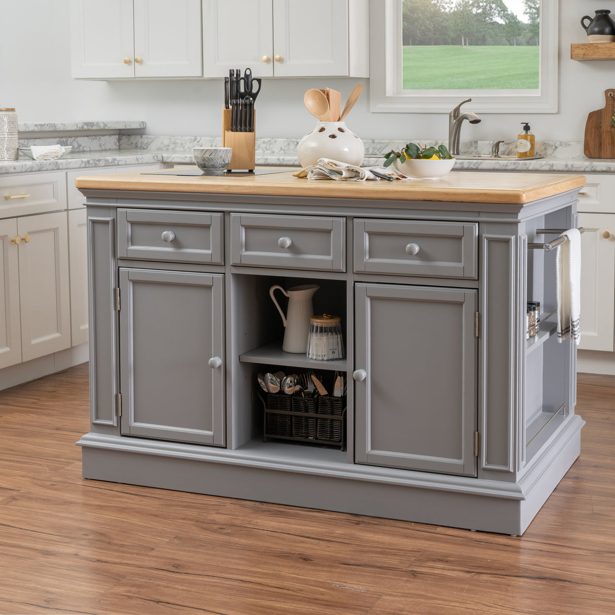 Penda Kitchen Island w/Stools