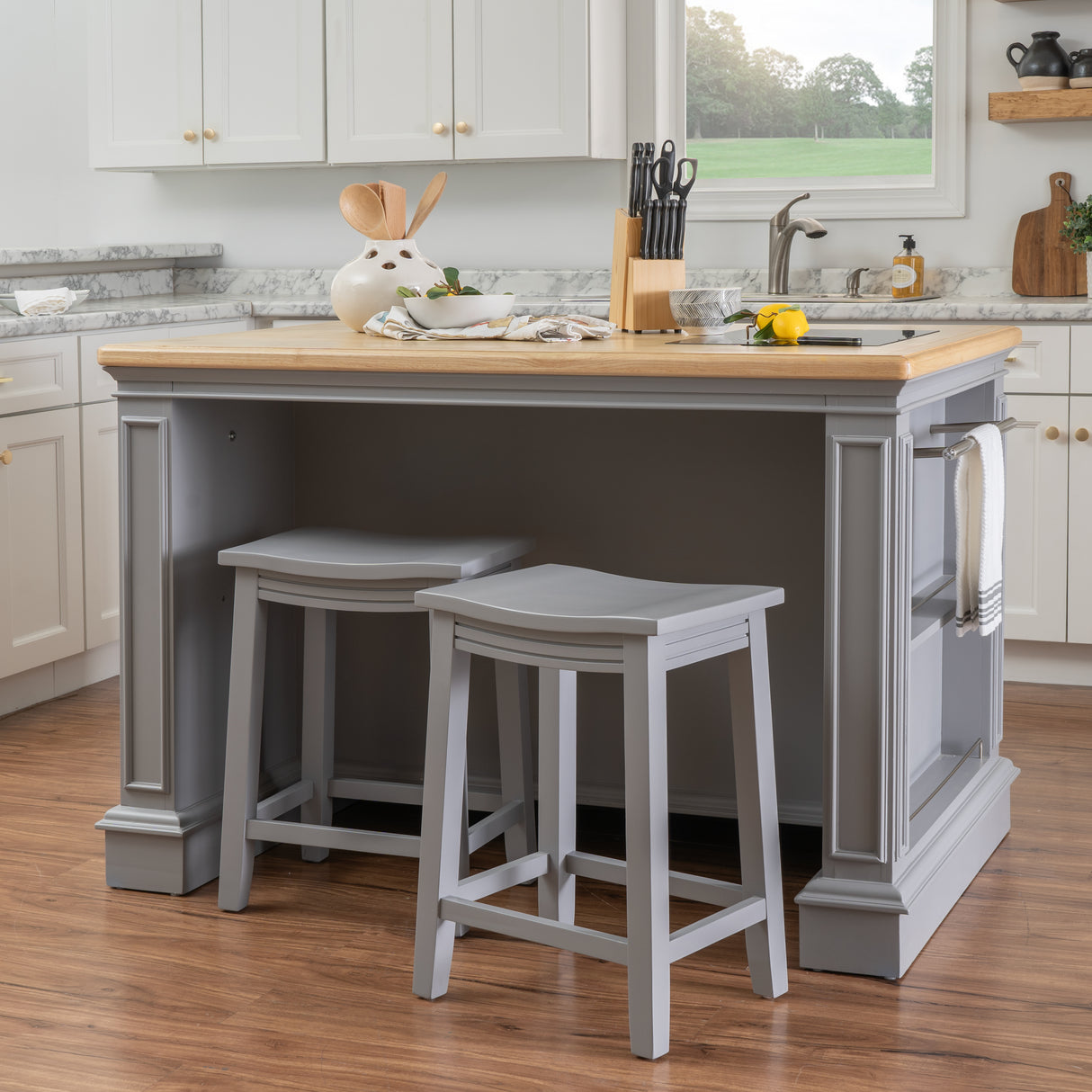 Penda Kitchen Island w/Stools