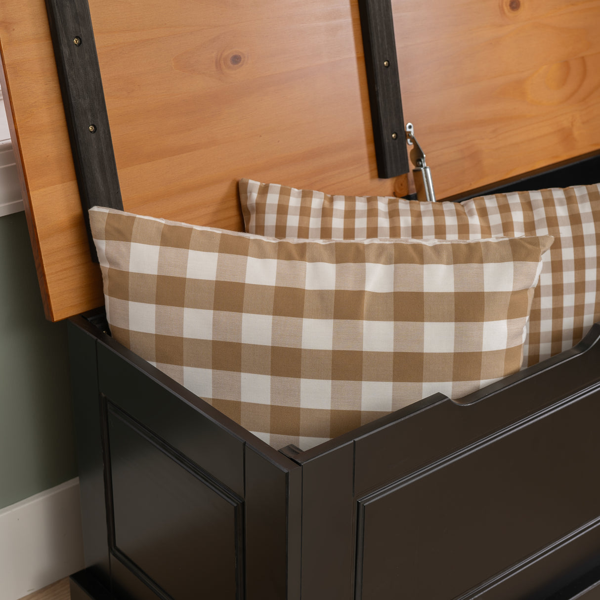 Norah Black Walnut Nook Black Table 2 Chair