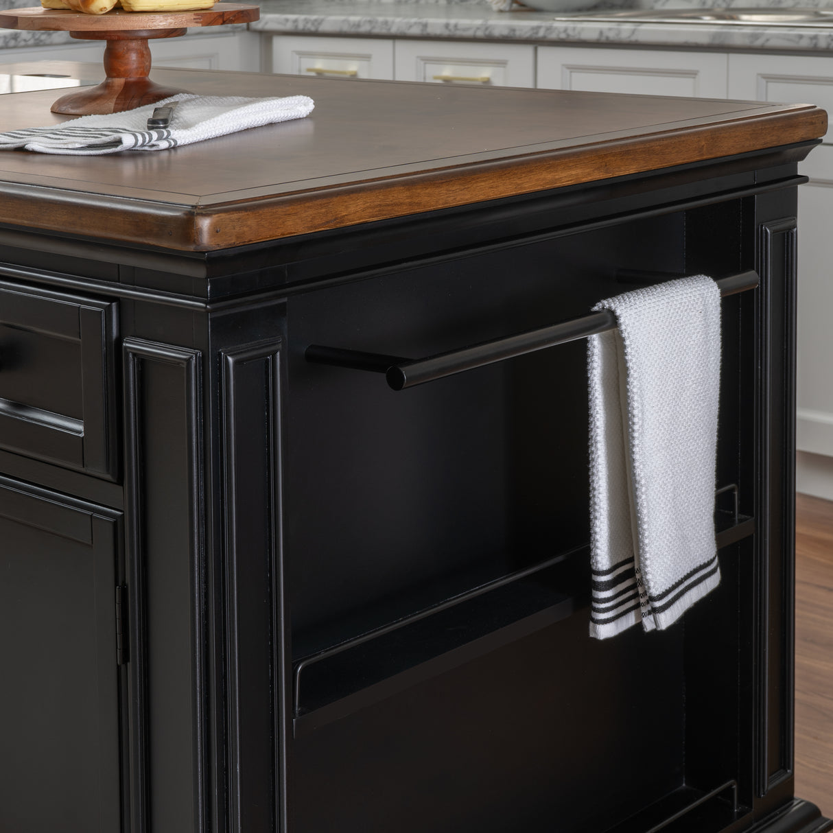 Penda Kitchen Island w/Stools